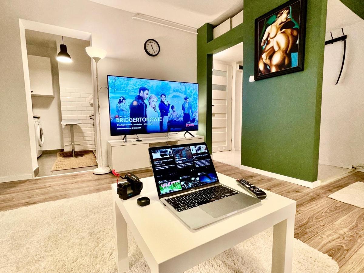 Holiday Metro Fast Wifi Tv'70 Netflix Hbo Appletv Varsovie Extérieur photo